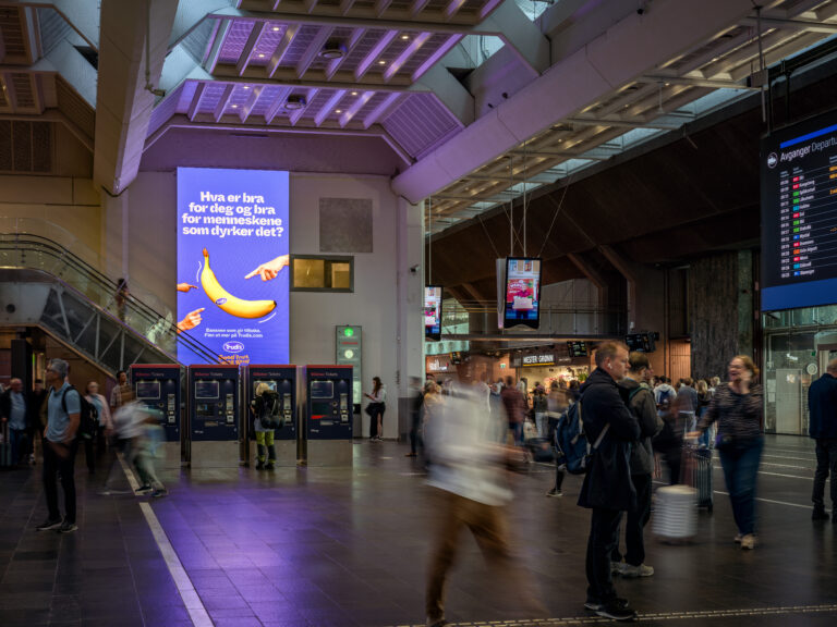 An example of programmatic DOOH advertising in Oslo, Norway.